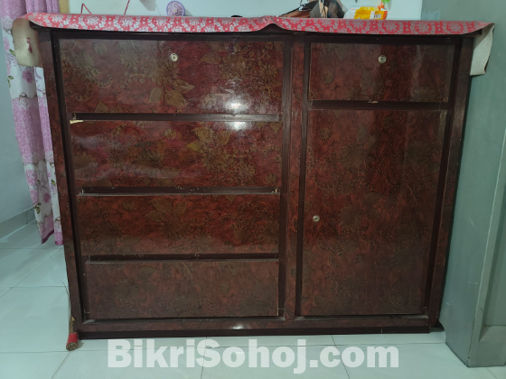 একটি ওয়ারড্রব বিক্রি করতে চাই
